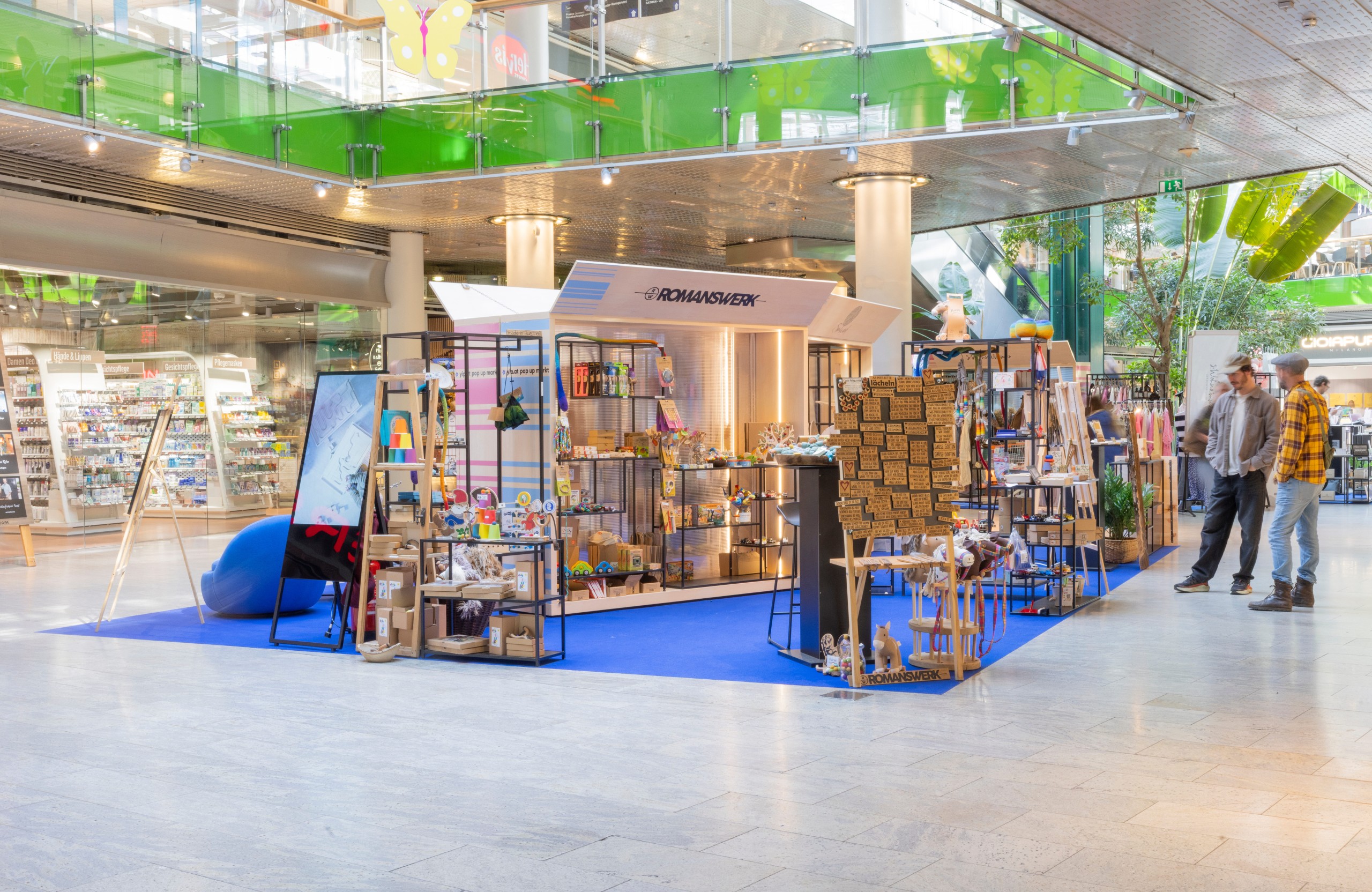 Frontansicht yip.at pop up markt in der Mall